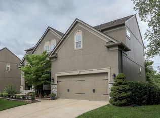 15586 S Navaho Ct, Olathe, KS 66062