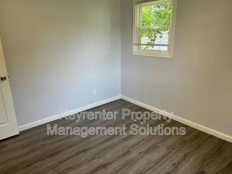 421 N Charlotte Ave — Photo 19