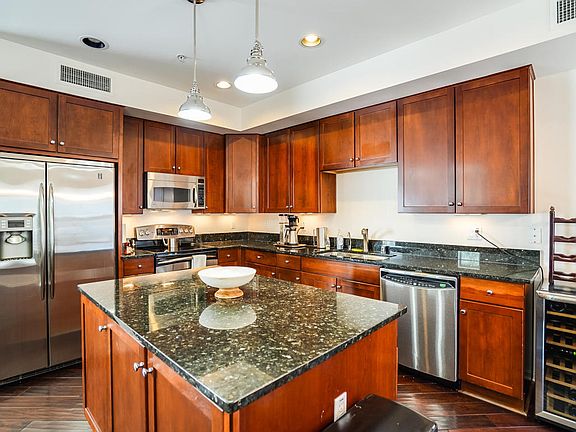 4th image of 526 W 1st St Suite 108