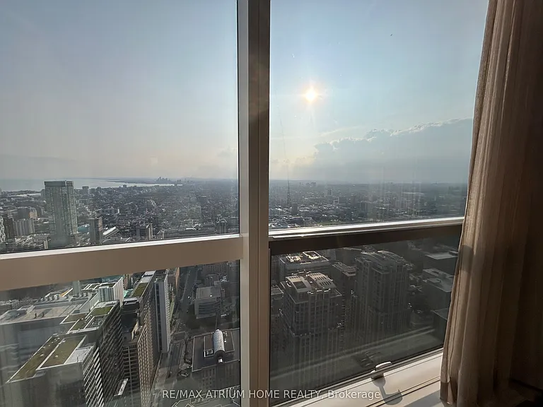 388 Yonge St #7010 — Photo 16