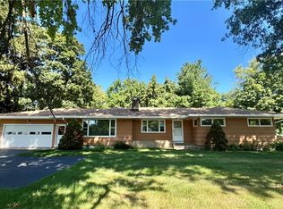 1710 Maiden Ln, Rochester, NY 14626