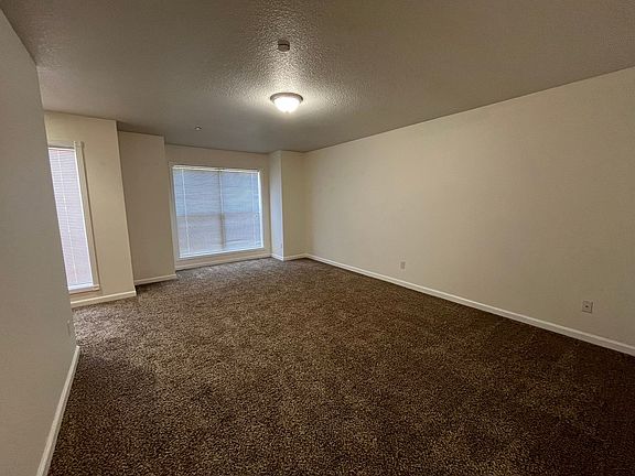 3rd image of 703-719 NE Roberts Ave #705