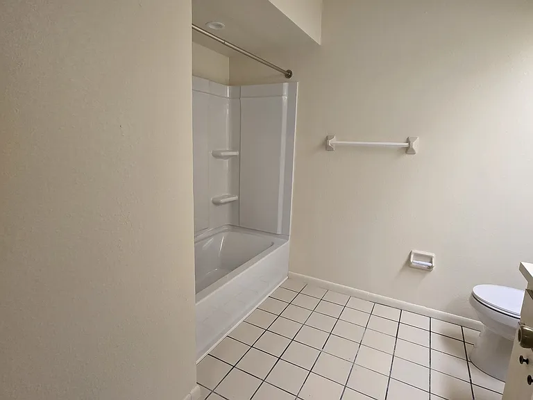 Glenncove Apartment Townhomes — Photo 34