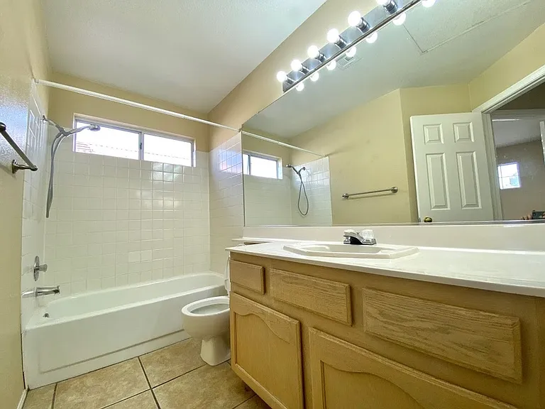 8009 Dover Shores Ave — Photo 28