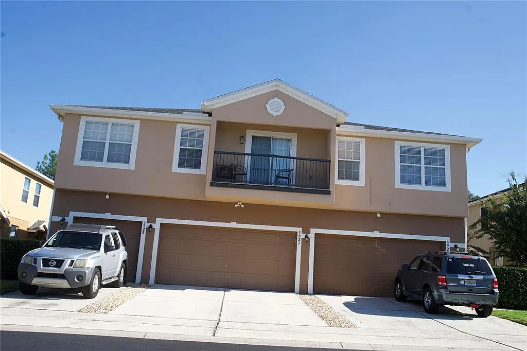 3 bed, 2.5 bath, 1588 sqft, $1,800 — Photo 2