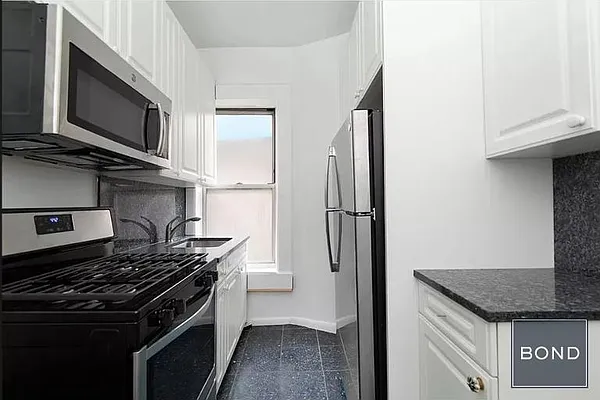 Rented by Bond New York | media 4