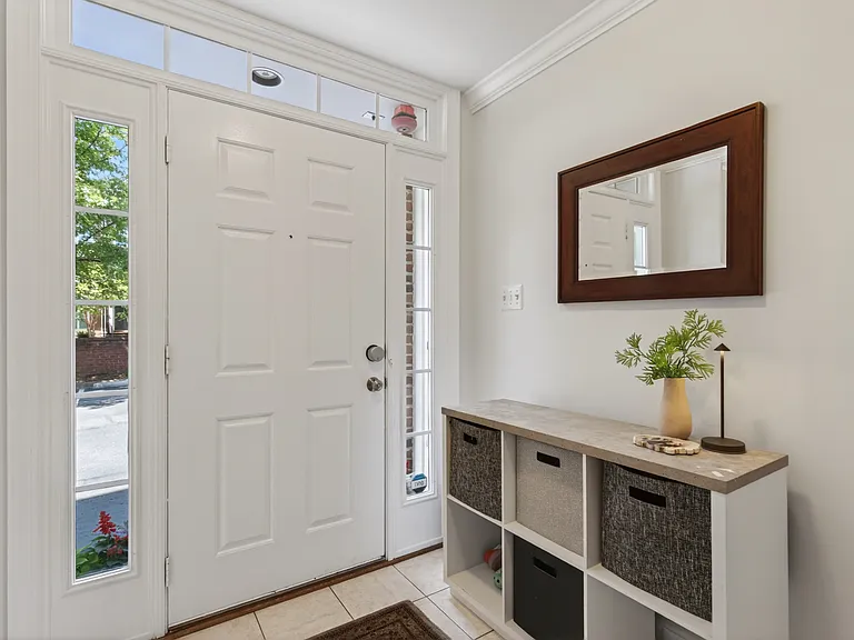 772 N Wakefield St — Photo 4