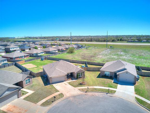 4th image of 4824 Fieldstone Dr