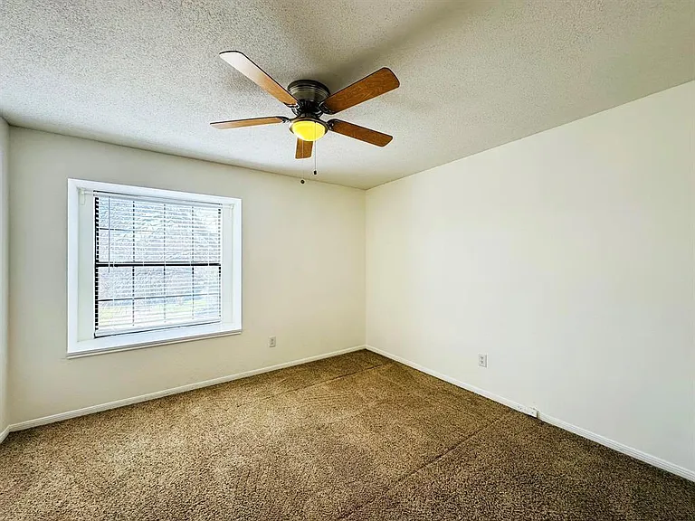 306 Applewood Dr — Photo 13