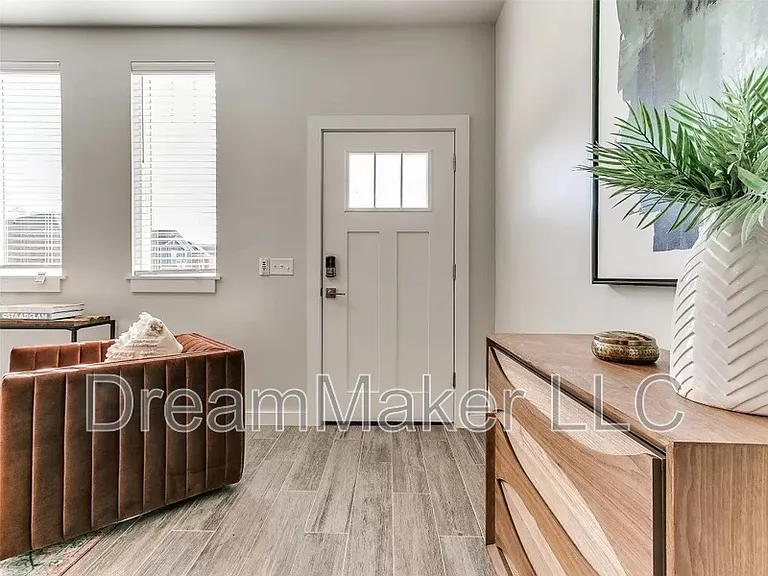 2807 Clifton Ter — Photo 18