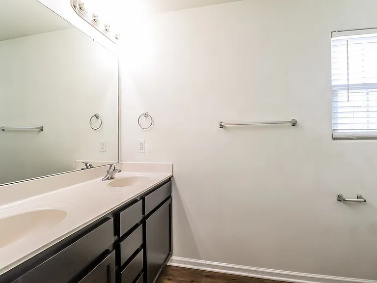 2541 Meadow Crossing Dr — Photo 16