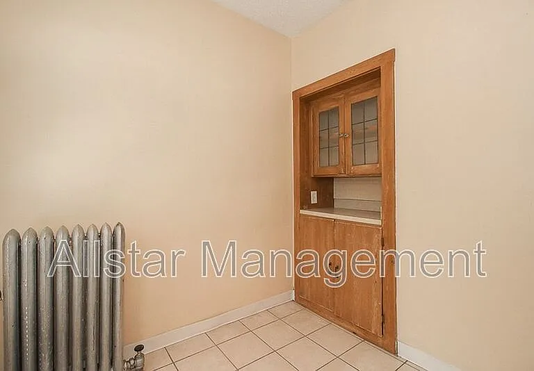 2100 Cottage Grove Dr — Photo 3