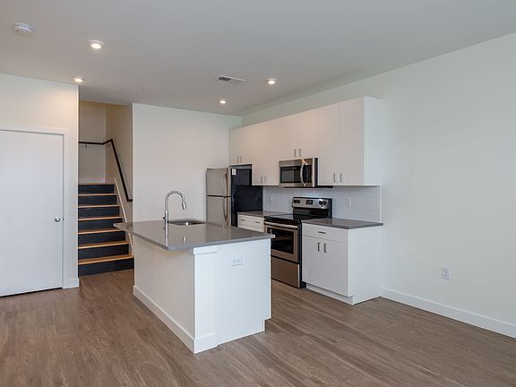 5th image of 1814 Highpoint Ave APT 1419