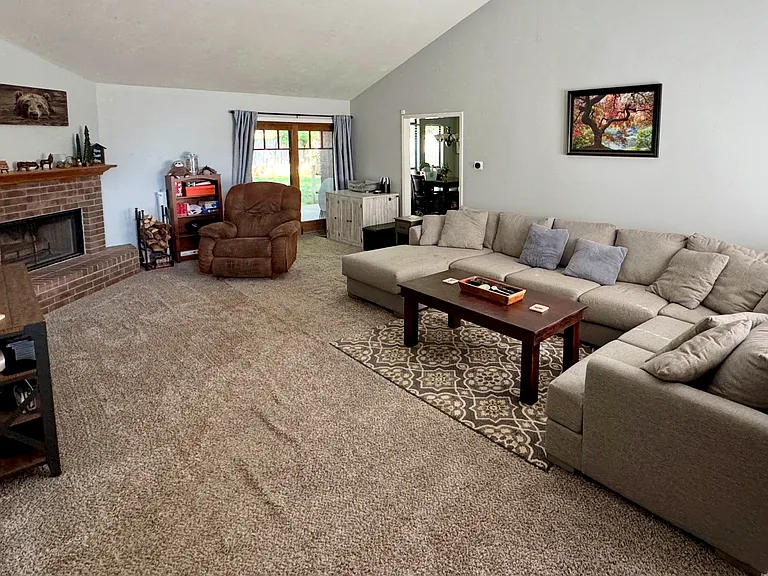 221 S Abbey Ln — Photo 2