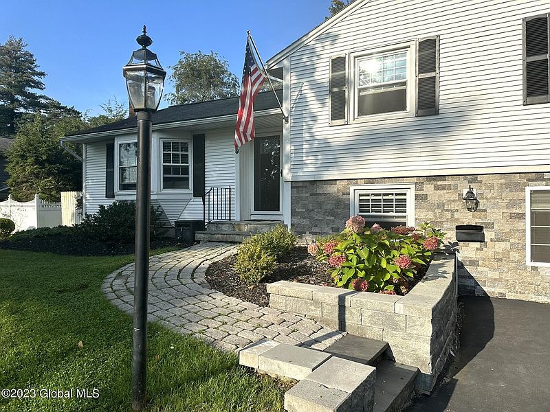 2nd image of 5 Southern Drive