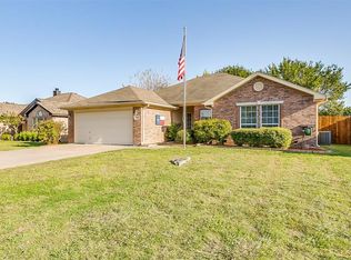 215 Preston Dr, Cleburne, TX 76033