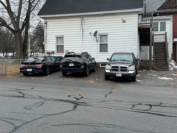 4th image of 89 Mammoth Rd