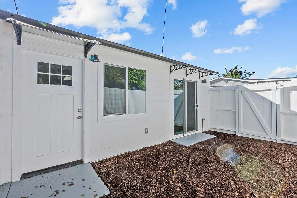 1 bed, 1.0 bath, 600 sqft, $2,350 — Photo 1