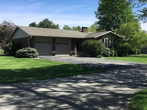2013 Westbrook Dr, Monmouth, IL 61462