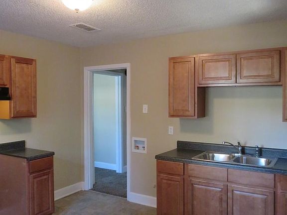 3rd image of 2727 Henley Dr
