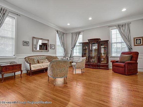 5th image of 53 Goldcrest Dr