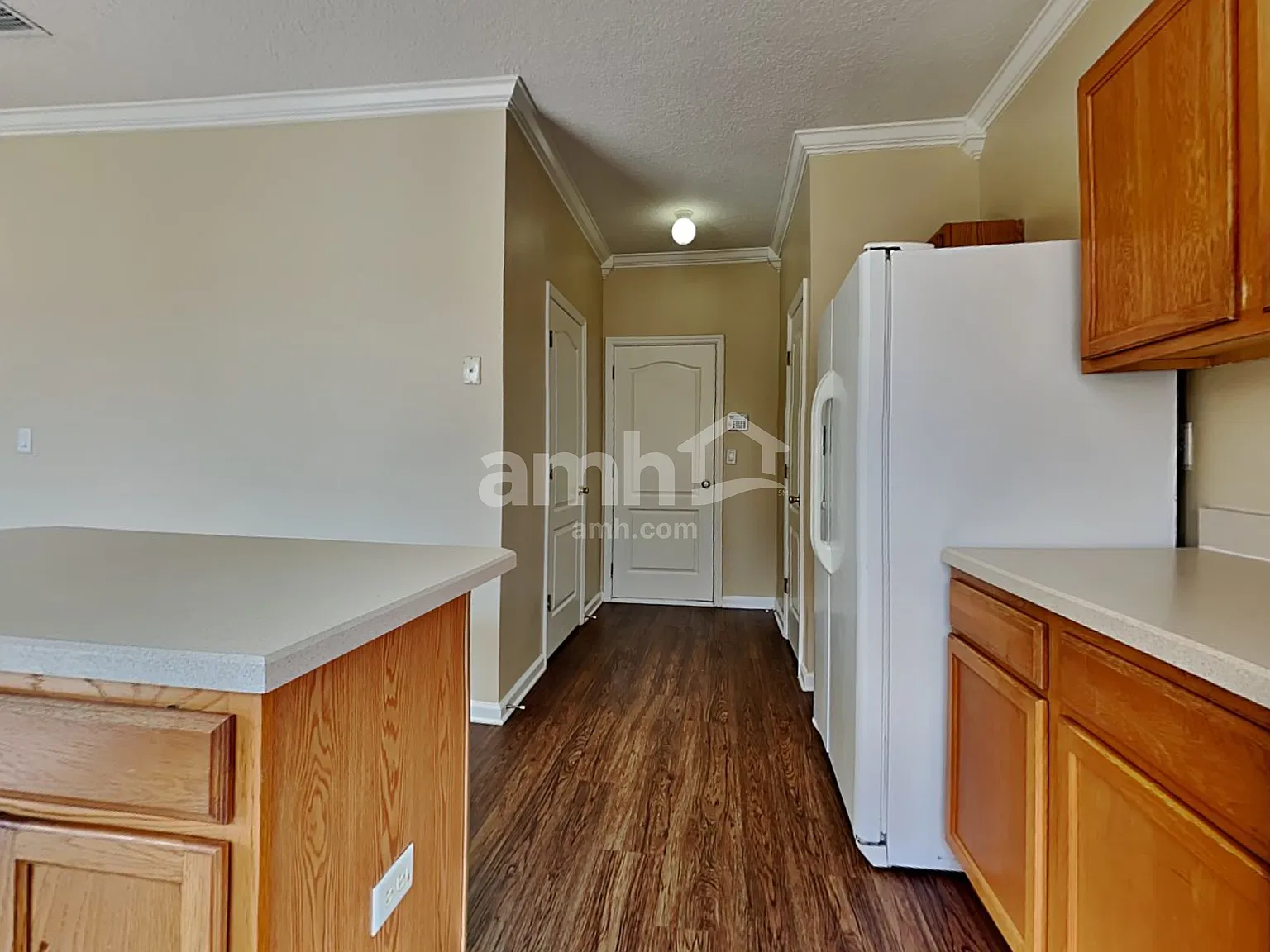 3 bed, 2.5 bath, 2493 sqft, $2,495 — Photo 3