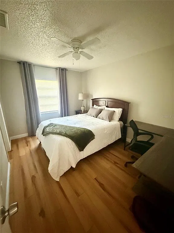 4 bed, 2.0 bath, 2016 sqft, $3,200 — Photo 2