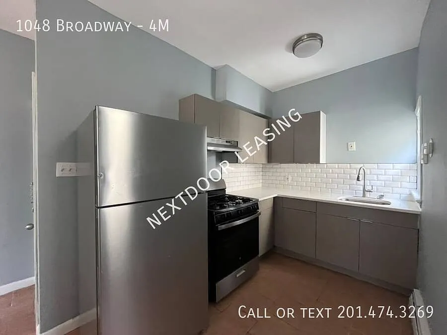 1048 Broadway — Photo 3