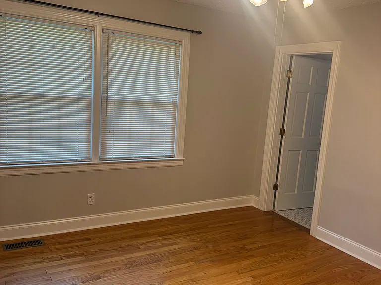 Master Bedroom
Room Size 12X12