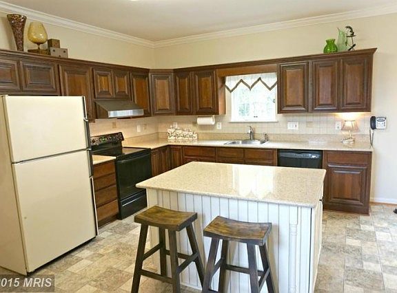 5th image of 1300 Leicester Dr