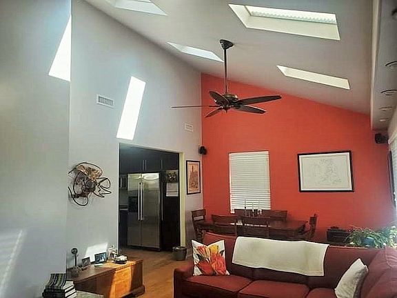 3rd image of 874 Oakwood Ct