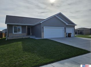 817 W Amora Dr, Lincoln, NE 68523