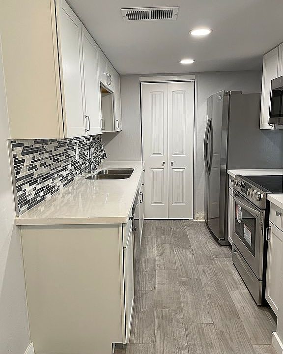 1st image of 4639 E Southgate Ave