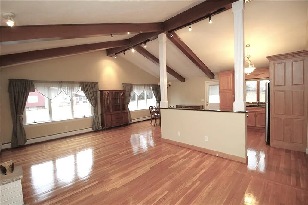 3 bed, 1.5 bath, 1488 sqft, $3,500 — Photo 4