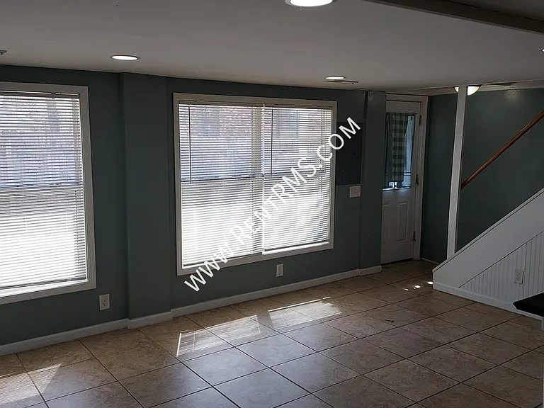 901 SW Buchanan St #GARLOW — Photo 7
