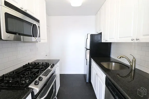 Rented by Halstead Real Estate | media 13