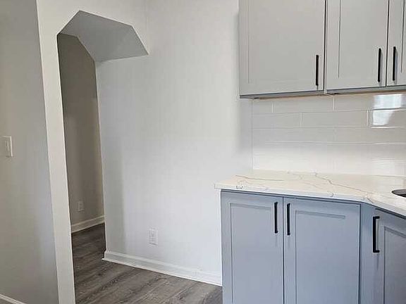 2nd image of 157 Linden St #3