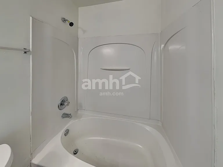 240 Shenandoah Trce — Photo 16