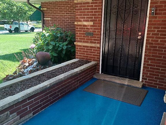5th image of 8246 Northcote Ave