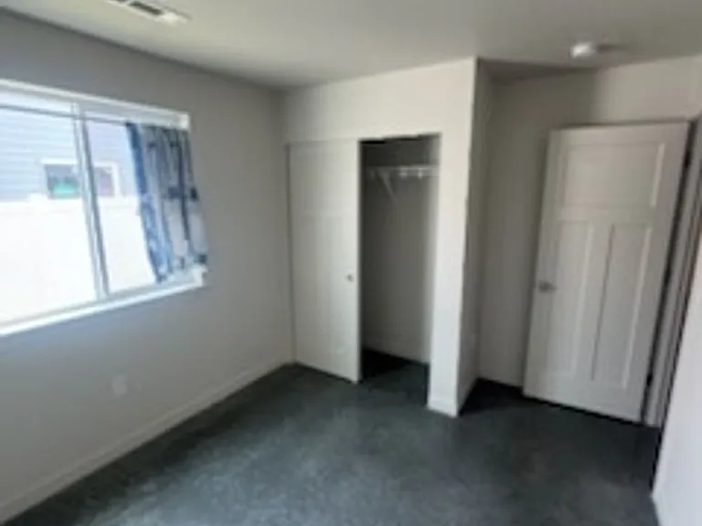 670 Tinley St — Photo 16
