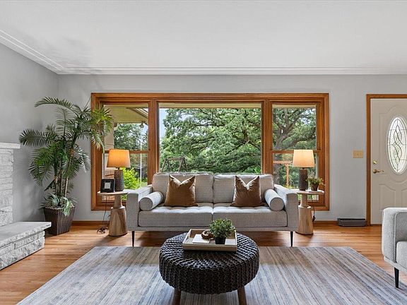 5th image of 2300 Oakwood Dr