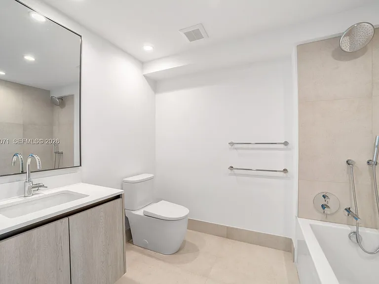 9221 E Bay Harbor Dr #610 — Photo 18