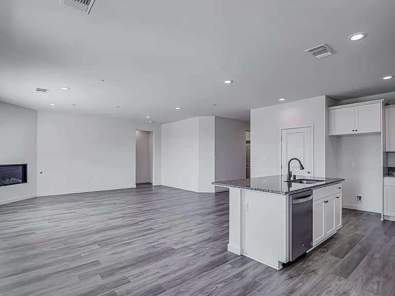 15017 Maryvale Ave — Photo 11
