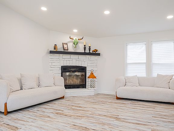 3rd image of 5071 Shelbyville Rd