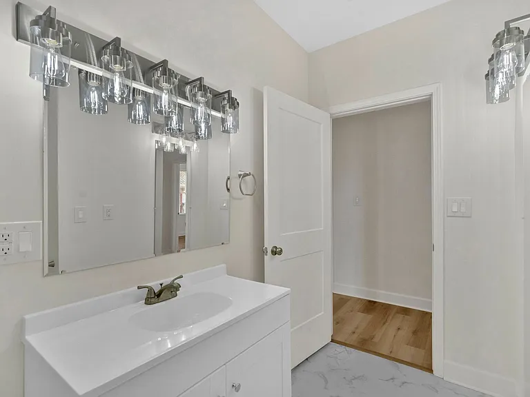 638 Branch St — Photo 13