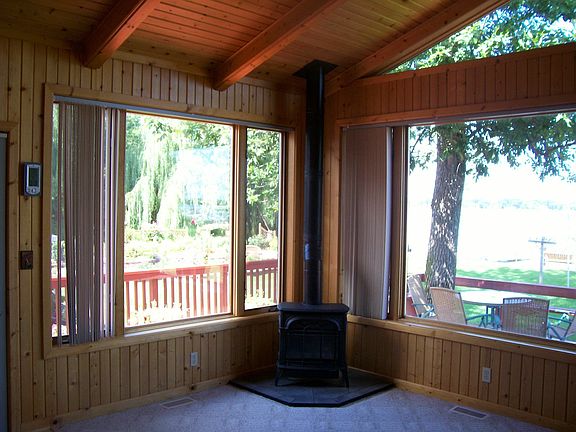 Family Room Gas fireplace