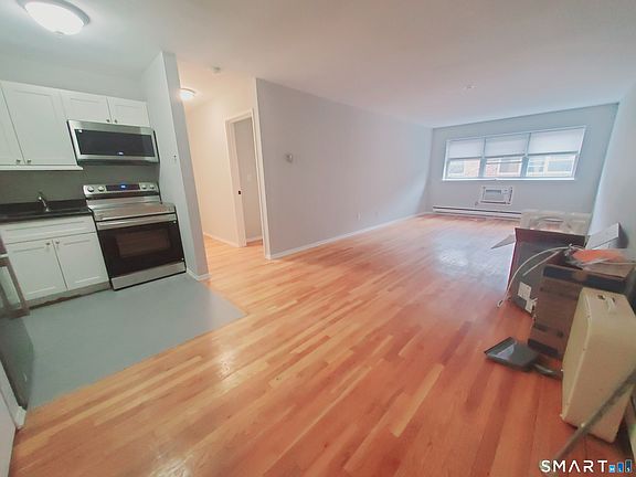 4th image of 637 Cove Rd Unit C19