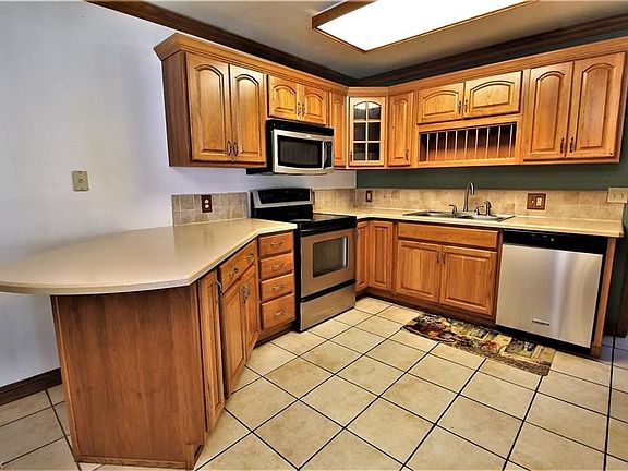 4th image of 3368 Hiwood Ave