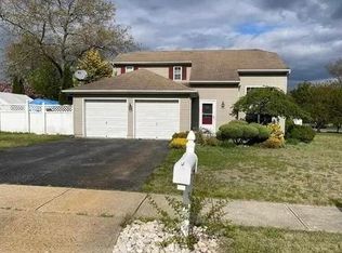 2 Ridgeview Dr, Manchester, NJ 08759