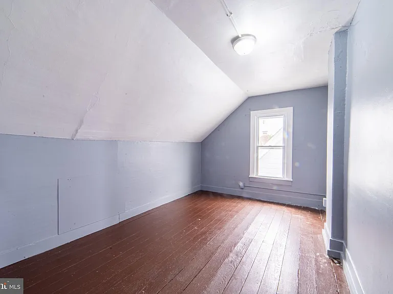 351 N Laurel St #B — Photo 11